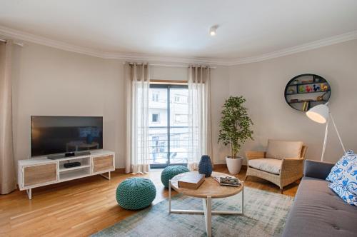 BmyGuest - Arroios Lisbon Apartment