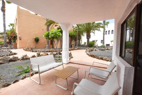 Posezení v ubytování Book Jet - OASIS CORRALEJO maxi-pool !renovated!