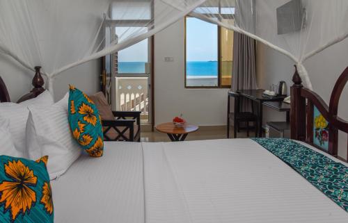Postel nebo postele na pokoji v ubytování Zanzibar View Hotel