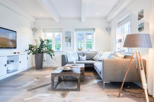 TV a/nebo společenská místnost v ubytování Friesentraum Oevenum