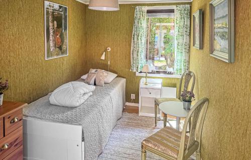 Awesome Home In Hultsfred With Saunaにあるシーティングエリア