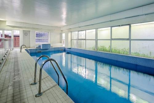 Kolam renang di atau dekat dengan Appartement Avec Piscine Métro Convention
