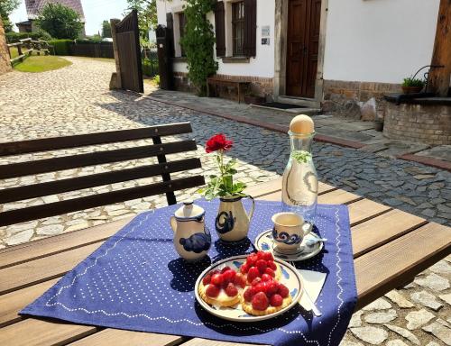 a table with a plate of fruit on a blue napkin at Schäferwagen im Leipziger Neuseenland in Wyhra