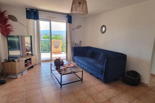 Photo de la galerie de l'établissement Apartment with pool near city center, à Fréjus