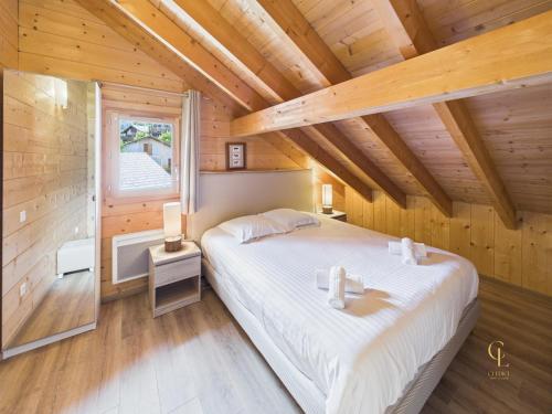 Postel nebo postele na pokoji v ubytování Le Chalet du Père Michel, Jacuzzi, Sauna, Jardin