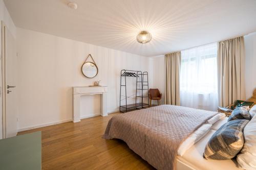 a bedroom with a bed and a table and a window at Ferienwohnung Eckis Eck in Rickenbach
