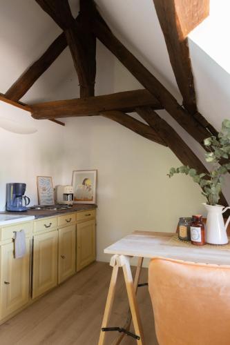 Dapur atau dapur kecil di Naumad - Guest House