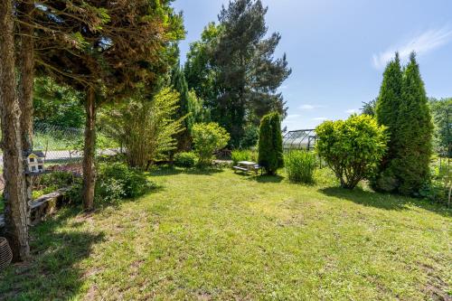 a garden with benches and trees and grass at Ferienwohnung Eckis Eck in Rickenbach