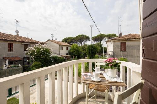 a balcony with a table with flowers on it at BBConegliano Bixio in Conegliano