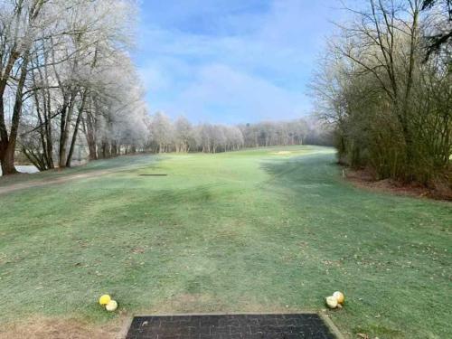 Golf v apartmánu nebo okolí