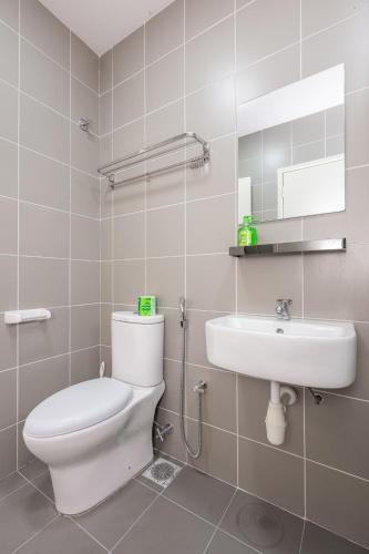 a bathroom with a toilet and a sink at Rawang Landed Homestay - 2Sty Corner House in Rawang