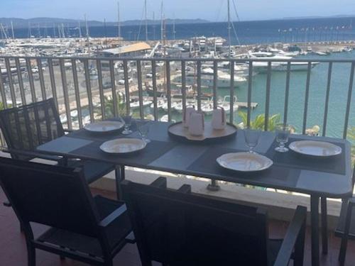 Appartement climatisé avec terrasses et vue port, proche plages à Hyères - FR-1-335-191