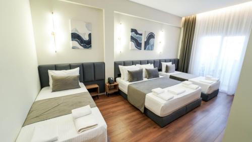 Postel nebo postele na pokoji v ubytování Vion Sea Boutique Hotel - Golem Durrës