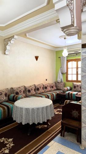 Ruang duduk di Cozy Garden Home in Marrakech