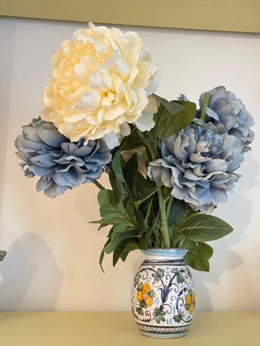 a vase with blue and white flowers in it at Ars in Villa in Livorno