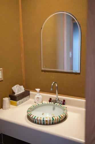 a bathroom counter with a sink with a mirror at 里山でのんびり遊べる宿-風音翆舎 Kanon suisha in Kawaba