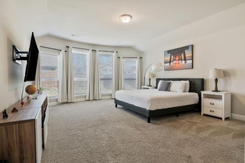 Ένα ή περισσότερα κρεβάτια σε δωμάτιο στο Family Friendly 3br Near Fort Worth, Pool & Lake
