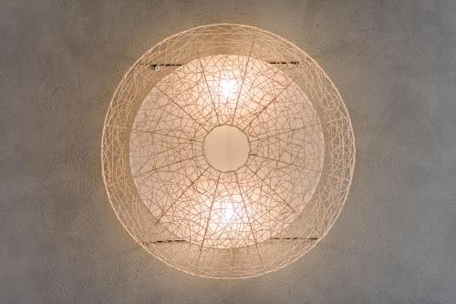a light fixture hanging from the ceiling of a wall at Luxus Spa Penthouse Sundowner in Göhren-Lebbin