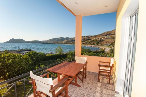 Gallery image of Akrogiali Apartments in Agios Ioannis Kaspaka