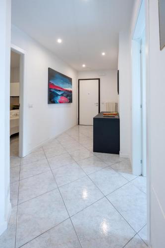 a white room with a table and a painting on the wall at Casa Vacanze Panorama in Brunate