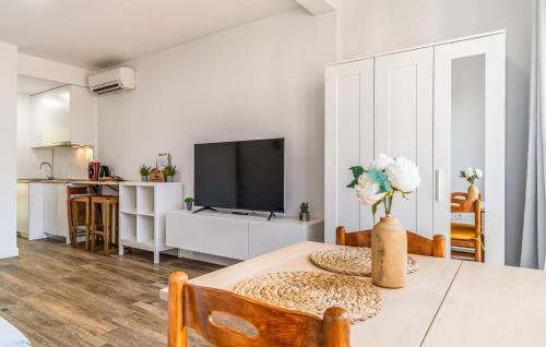 Gorgeous Apartment In Málaga With Swimming Pool