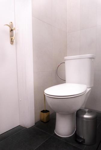 Bilik mandi di Aparthotel Pils 17