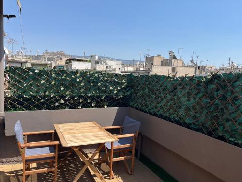 Un balcón o terraza en MARGARITA'S SUITES