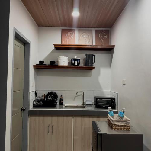 Una cocina o zona de cocina en Casa KM Beach and Pool Access FREE pick up Seaport and Airport