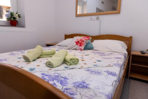 B studio apartment near the beach with sea view