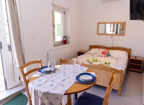 B studio apartment near the beach with sea view
