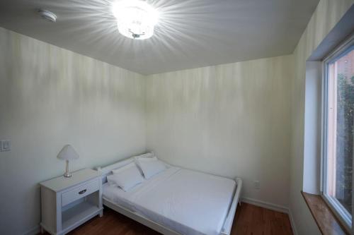 Fotografie z fotogalerie ubytování Wellness Sanctuary min to NYC Sleeps 9 w Garage v destinaci West New York