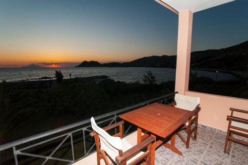 Gallery image of Akrogiali Apartments in Agios Ioannis Kaspaka