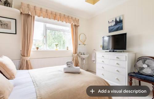 Double bedroom in homely, 5 bedroom family house by the river in Fulham photo 25