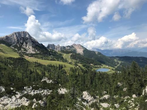 a view of a valley with a lake and mountains at Ferienwohnung Liana in Hermagor
