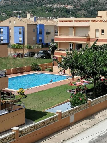 a view of the pool from the balcony of a building at Apartaments Fincasol in L'Estartit