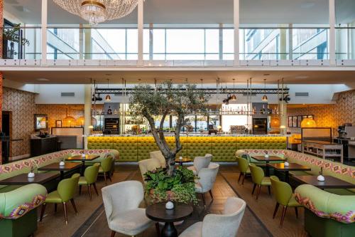 a restaurant with tables and chairs and a bar at Harbour Hotel & Spa Guildford in Guildford