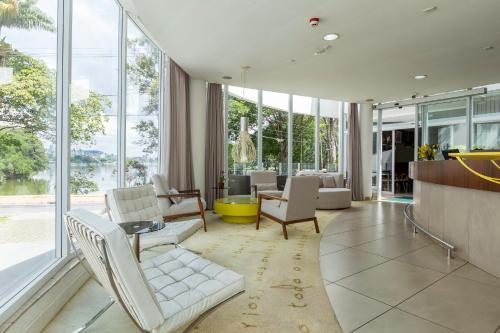 Χώρος καθιστικού στο CHA Pampulha Design Hotel