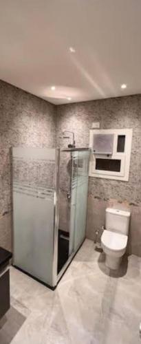 Ένα μπάνιο στο Aura Garden City Hotel