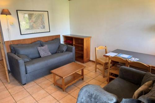 Χώρος καθιστικού στο Nice Apt With Balcon In The Downtown !