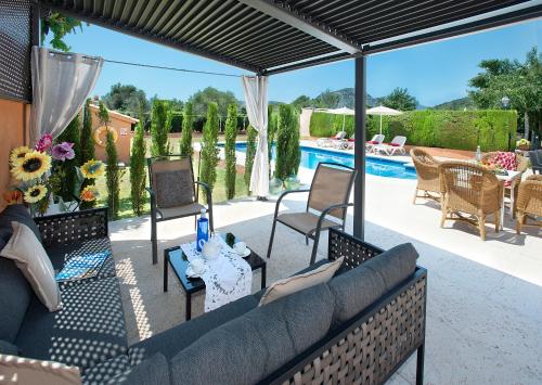 Owl Booking Villa Marvil - Exclusive Holidays