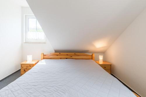 Postel nebo postele na pokoji v ubytování Ferienwohnung "Am Ostseeradweg"