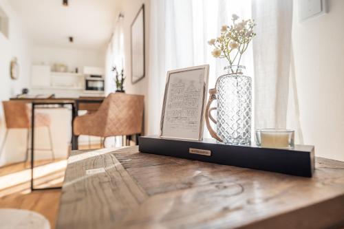 a vase sitting on top of a wooden table at Villa Chloe Binz - App 1 am Kurpark, Binz Exquisit in Binz