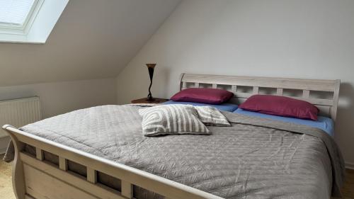 a bed with two pillows on it in a bedroom at Ferienwohnung 3 beim Restaurant Rhodos in Heide