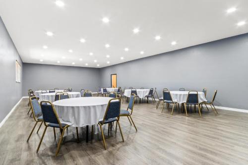 a room with tables and chairs in a room at HomeTowne Studios by Red Roof Ridgecrest in Ridgecrest