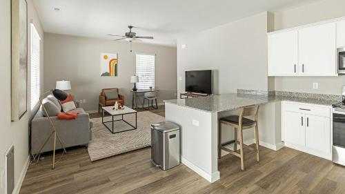 Dapur atau dapur kecil di Landing at Sanctuary at Indian Creek - Madison
