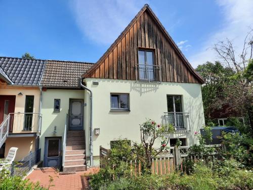 Το κτήριο όπου στεγάζεται  το διαμέρισμα