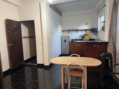 Kuchyň nebo kuchyňský kout v ubytování Apartamentos Central City