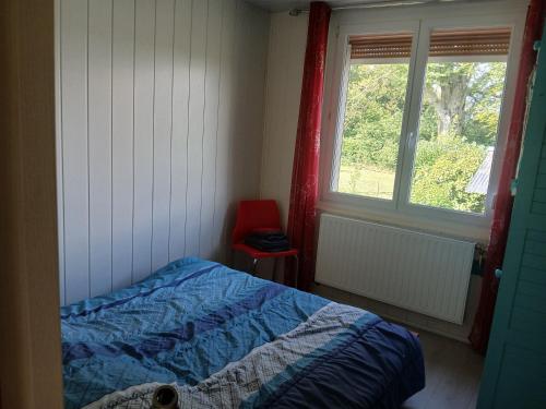 En eller flere senge i et værelse på maison tremblois les carignan