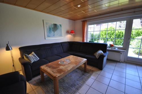 a living room with a couch and a coffee table at Nr 26 - Ferienhaus Bootsweg in Harlesiel