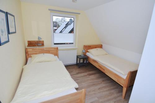 Voodi või voodid majutusasutuse Möwenstrasse oben toas